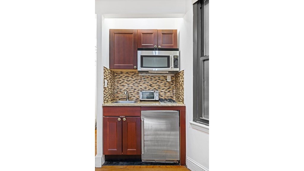 212 East 84th Street, Unit 1A photo 6