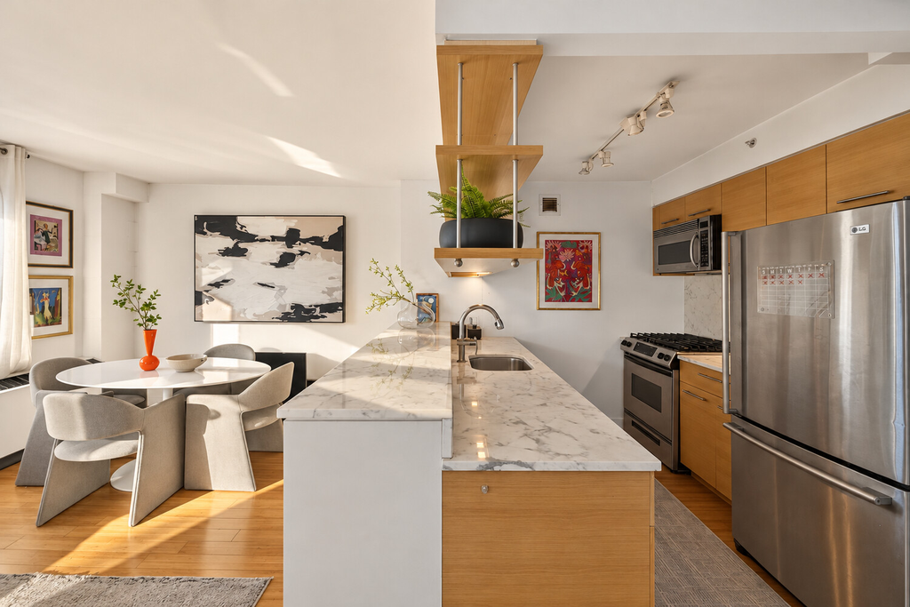 100 West 39th Street, Unit 43J photo 3