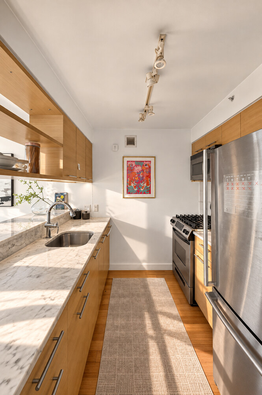 100 West 39th Street, Unit 43J photo 5