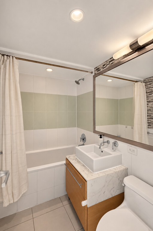 100 West 39th Street, Unit 43J photo 7