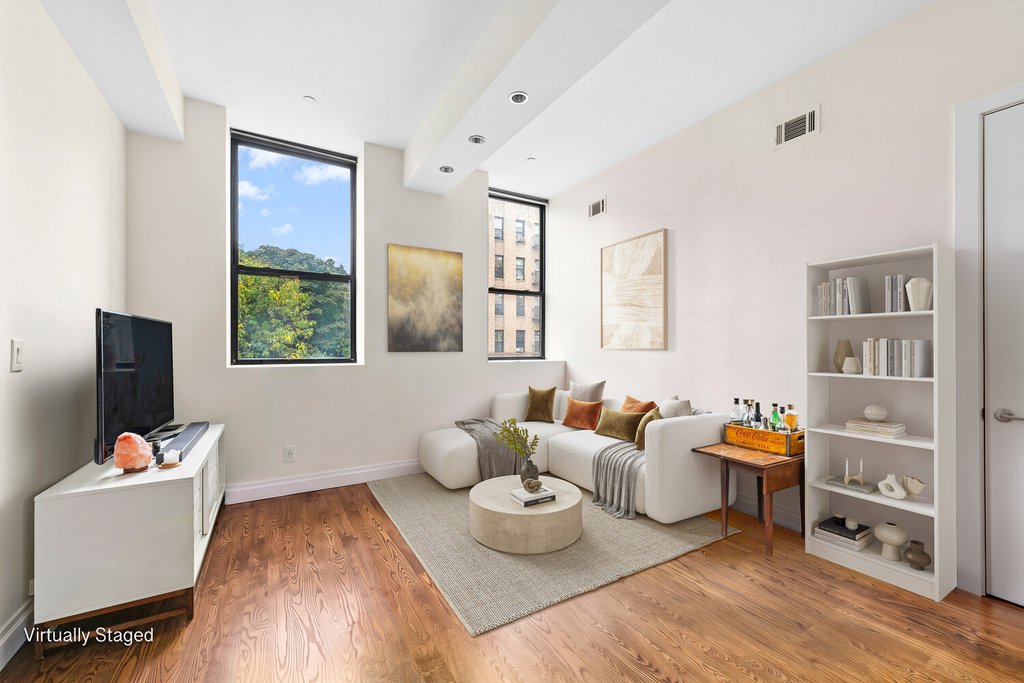 198 Roebling Street, Unit 3A photo 2
