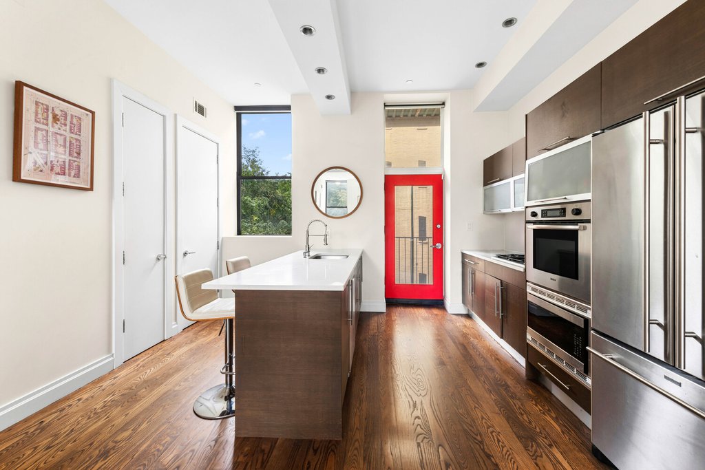 198 Roebling Street, Unit 3A photo 5