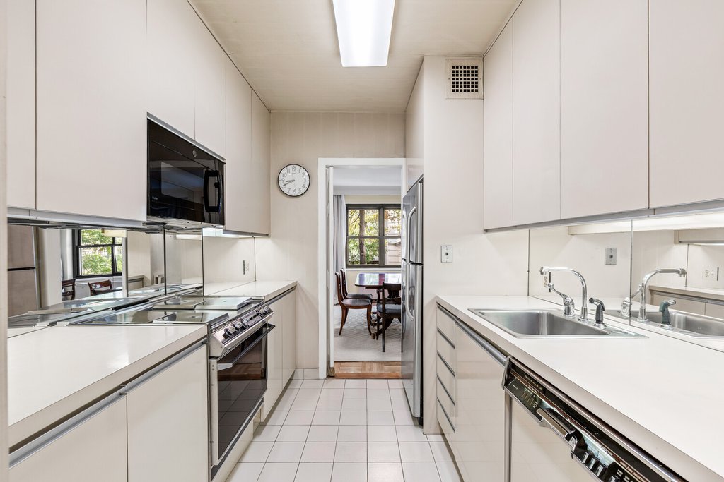650 Park Avenue, Unit 2C photo 7