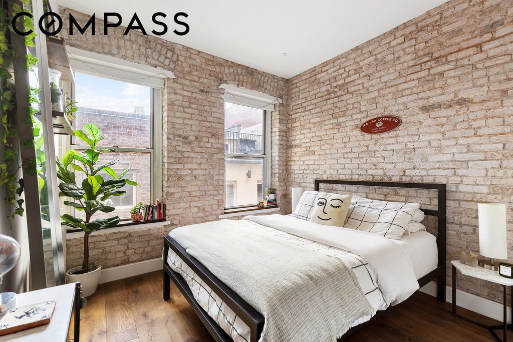 302 Elizabeth Street, Unit 3 photo 9
