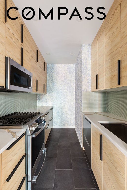 226 East 2nd Street, Unit 2B photo 3
