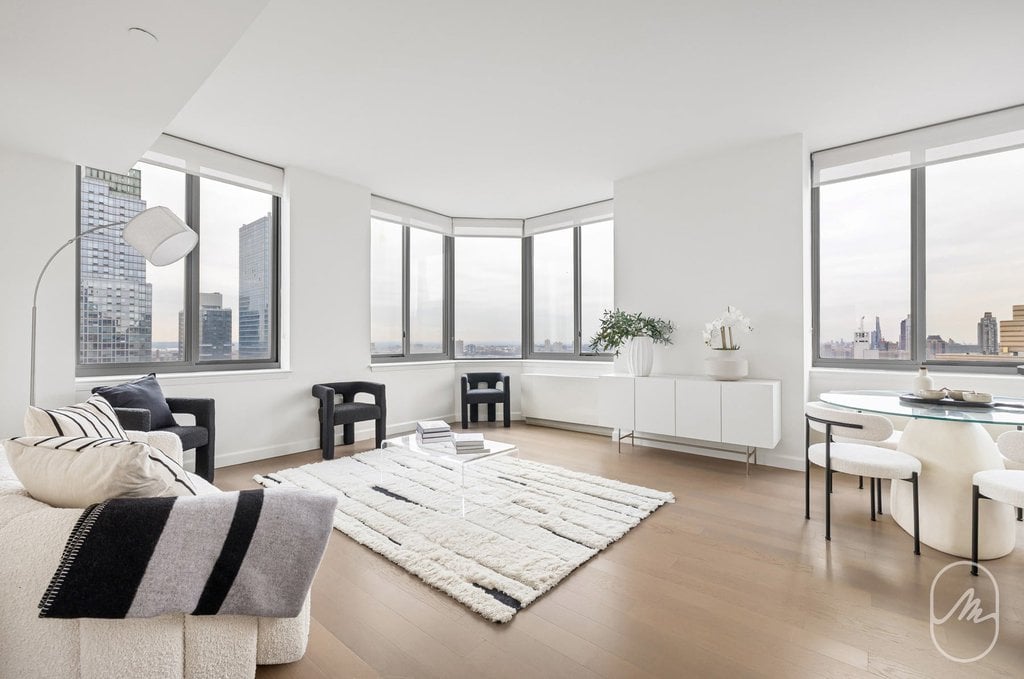 561 Tenth Avenue, Unit 34J
