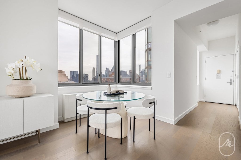 561 Tenth Avenue, Unit 34J photo 5