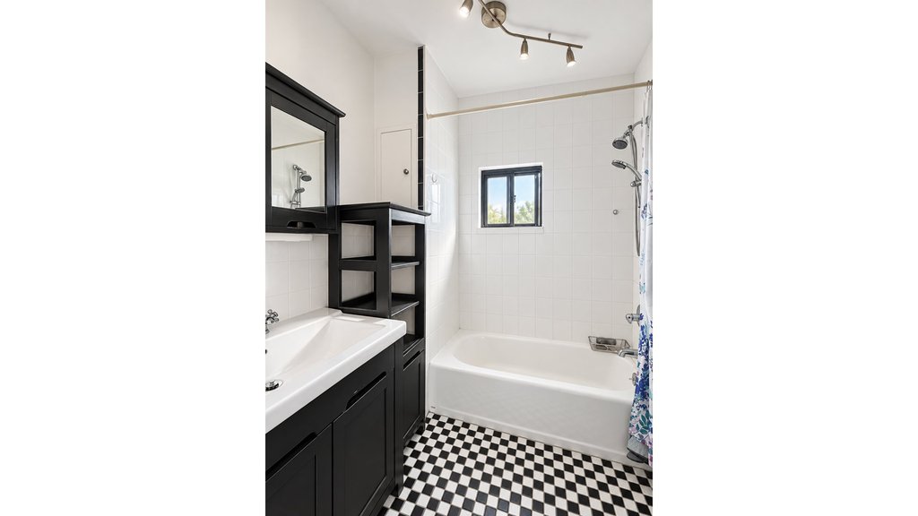 3848 Laurel Avenue – For Sale photo 21