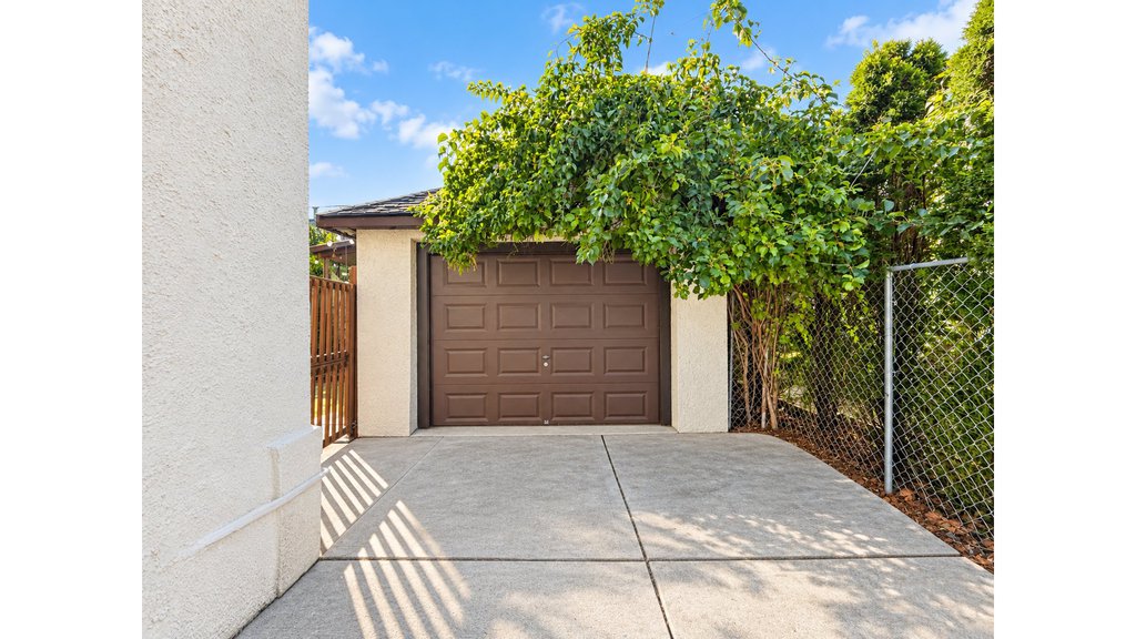 3848 Laurel Avenue – For Sale photo 31