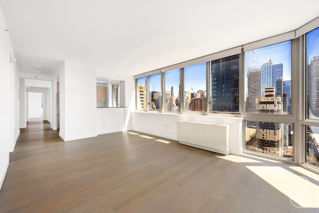 561 Tenth Avenue, Unit PHD photo 4