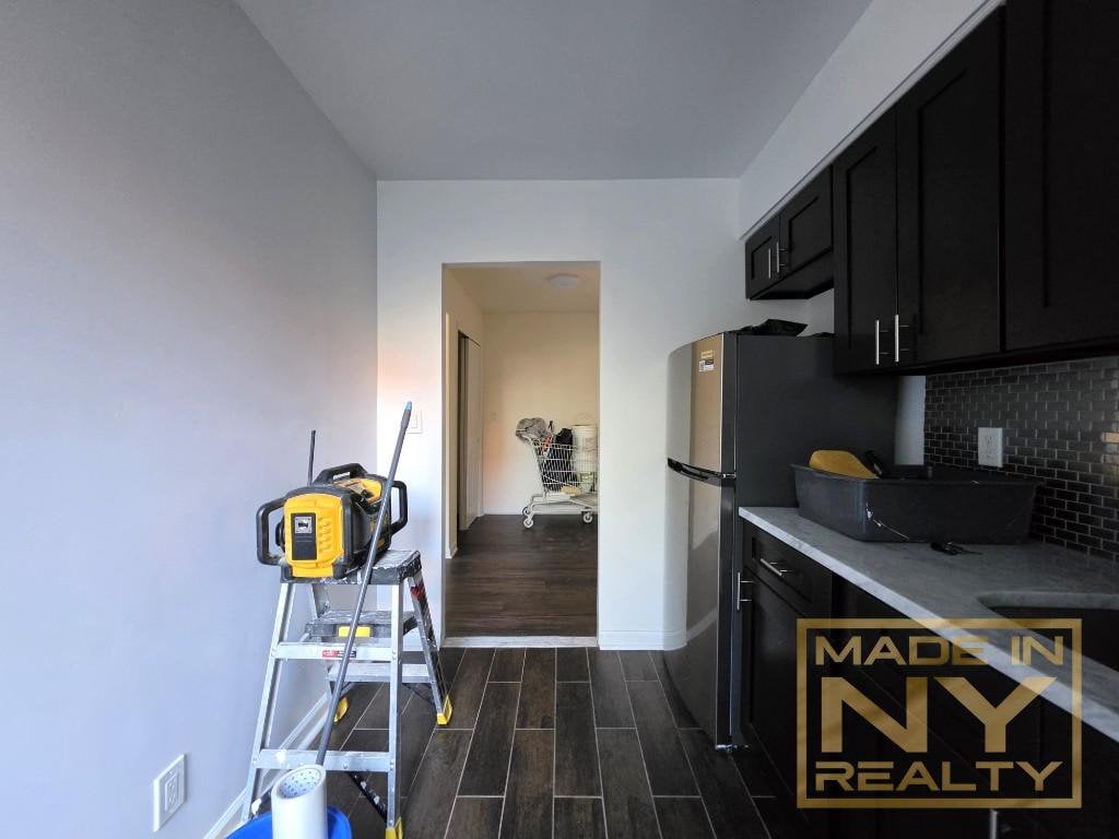 189-14 Crocheron Avenue, Unit 412 photo 2