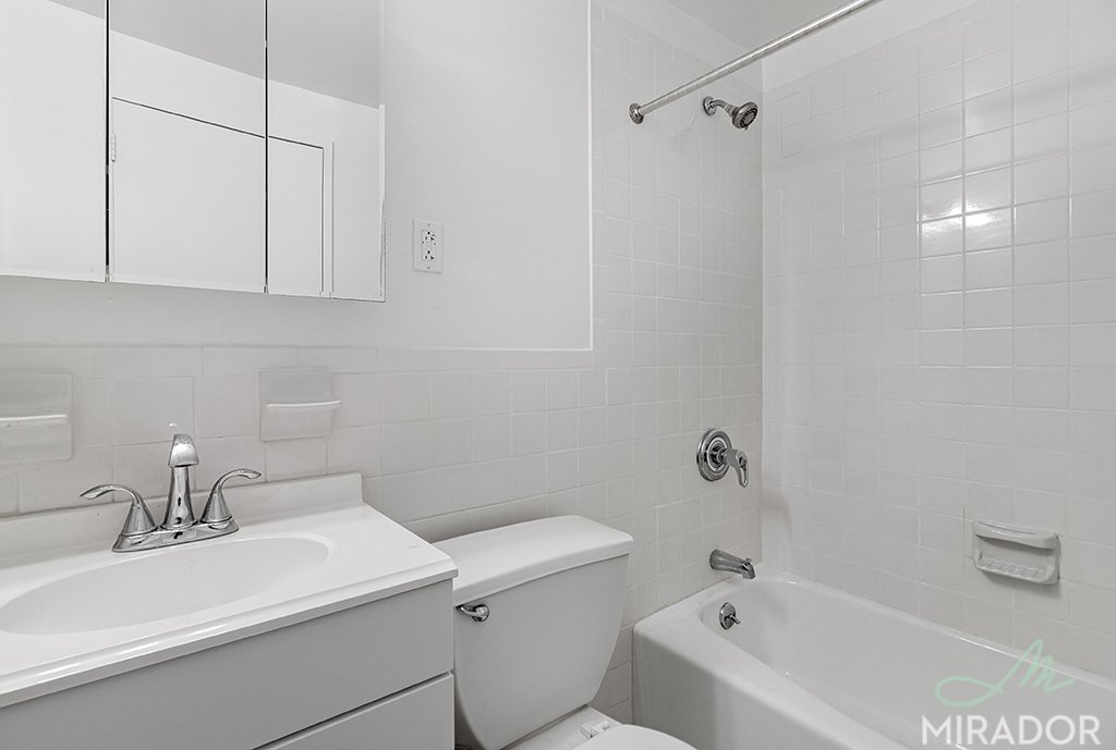 132 East 45th Street, Unit 5E photo 4