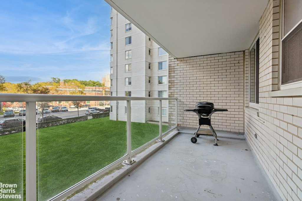 3333 Henry Hudson Parkway, Unit 2A photo 4