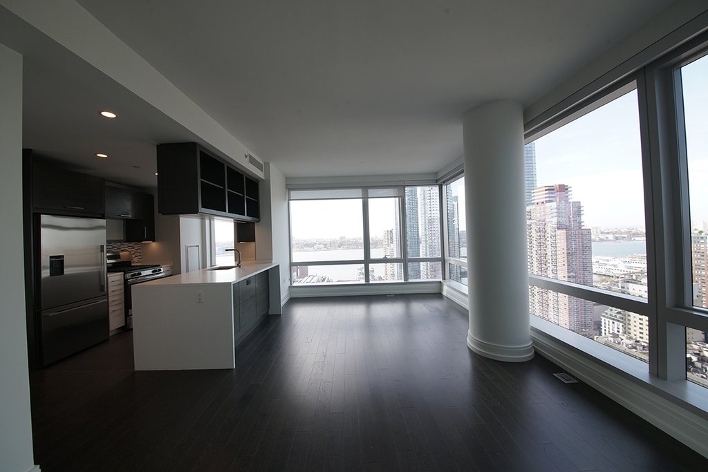 555 Tenth Avenue, Unit 19A photo 2