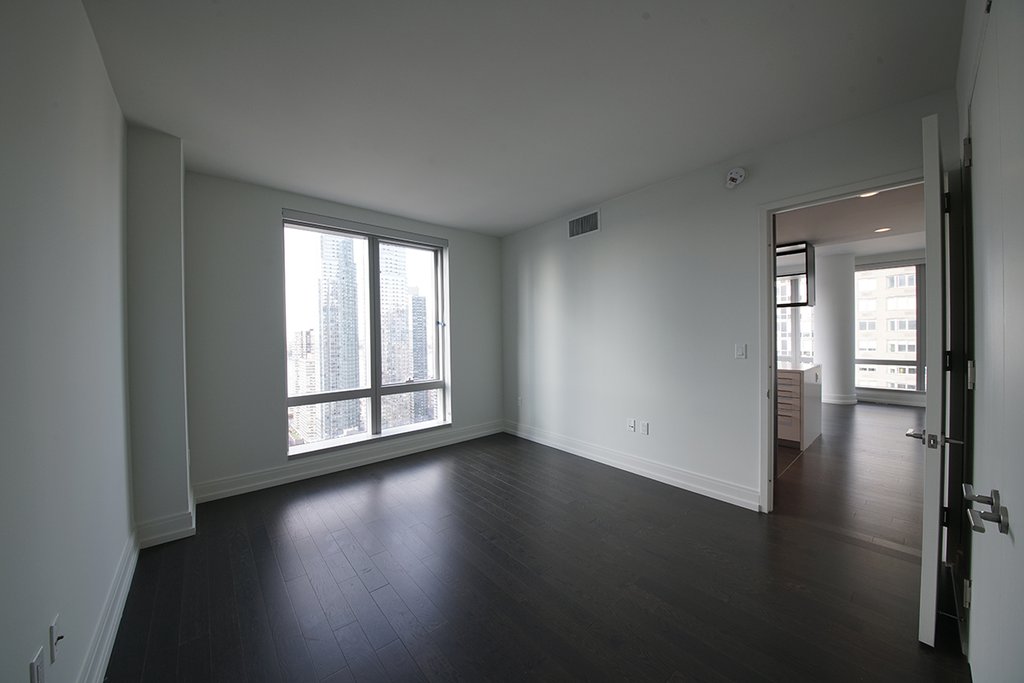 555 Tenth Avenue, Unit 19A photo 3