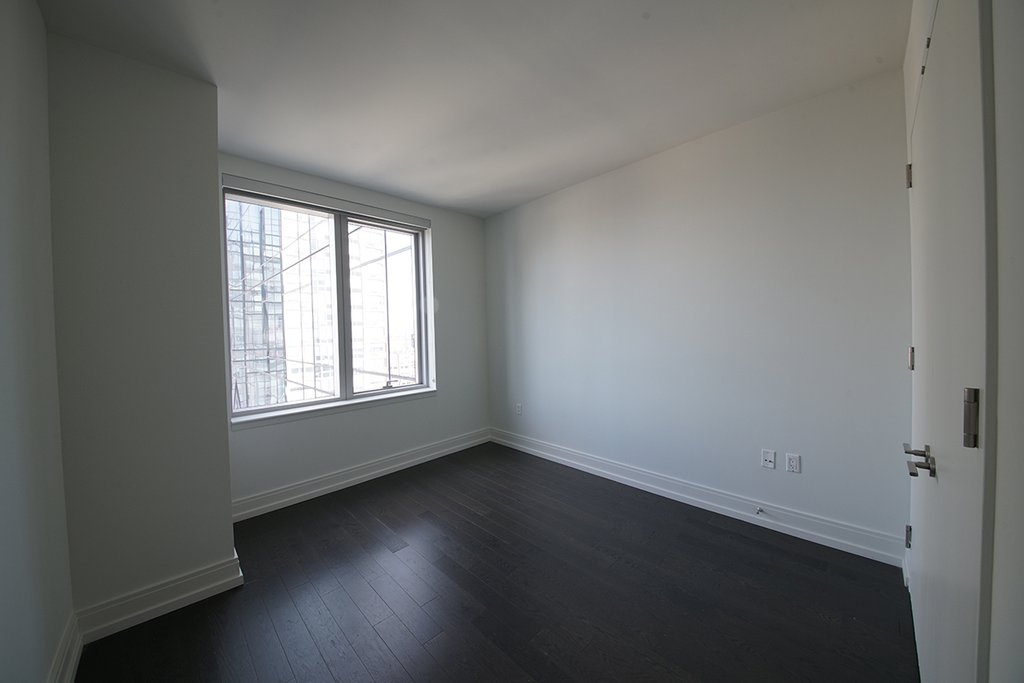 555 Tenth Avenue, Unit 19A photo 5