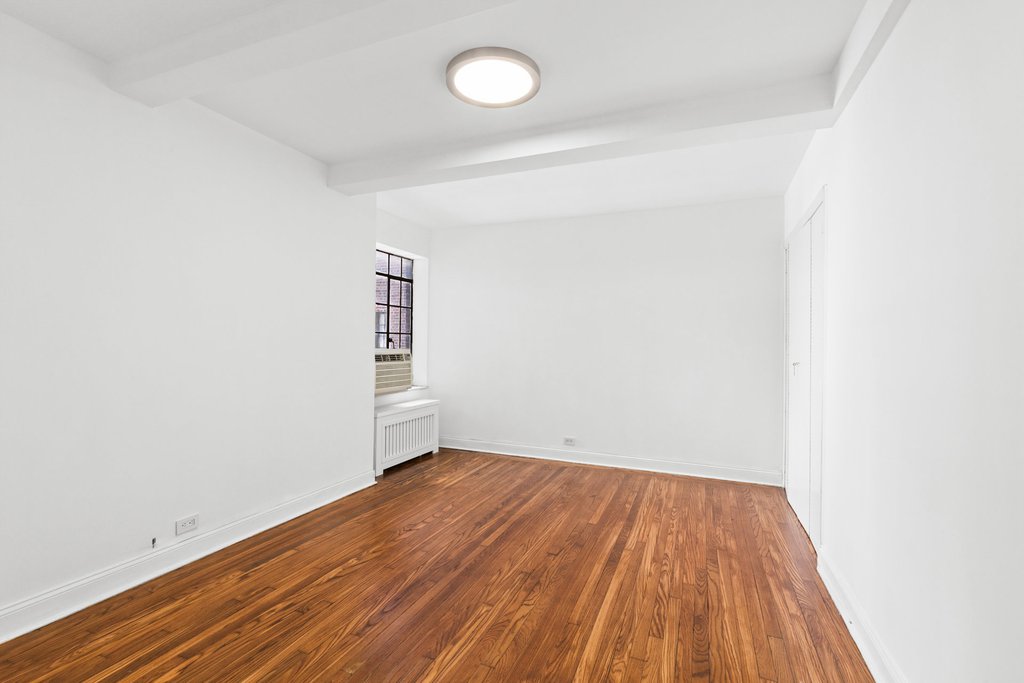 25 Tudor City Place, Unit 1617 photo 2