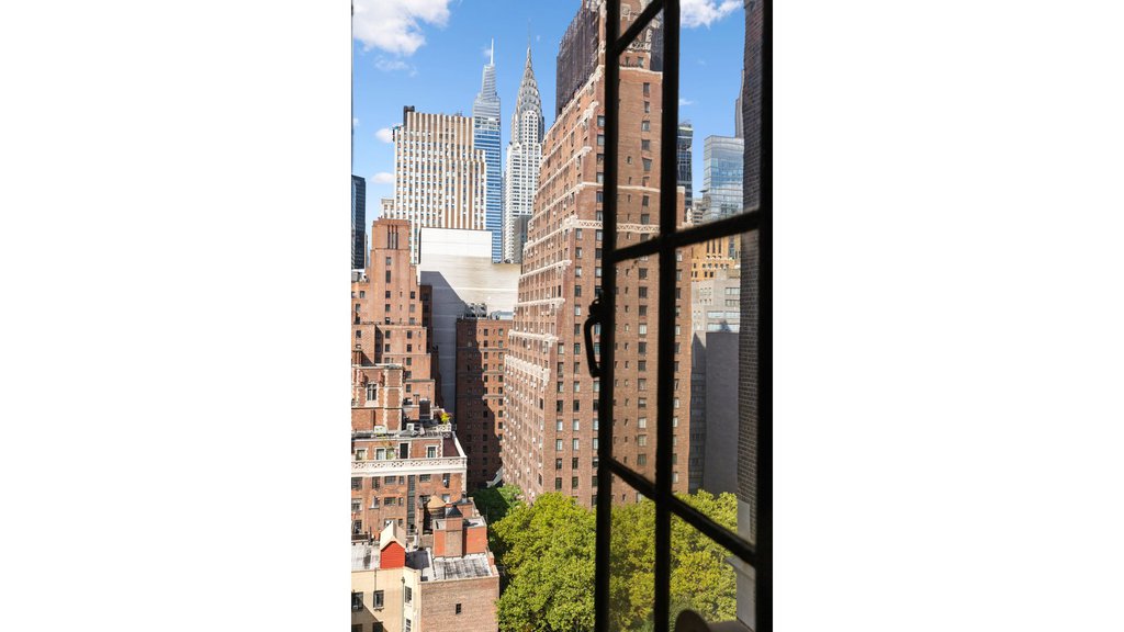 25 Tudor City Place, Unit 1617 photo 3