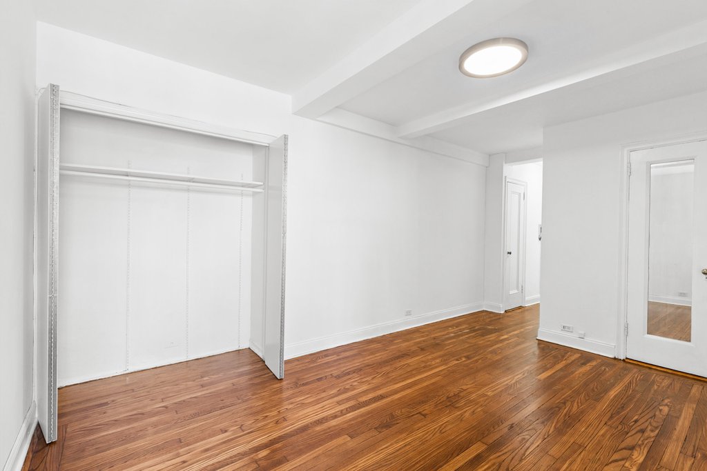 25 Tudor City Place, Unit 1617 photo 4