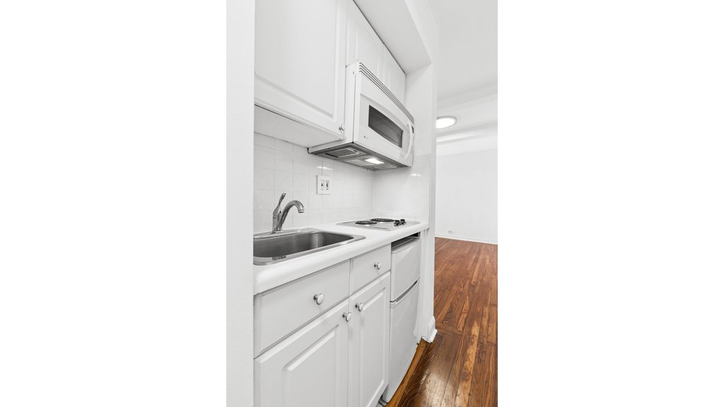 25 Tudor City Place, Unit 1617 photo 5
