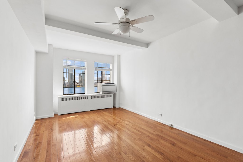 5 Tudor City Place, Unit 838 photo 2