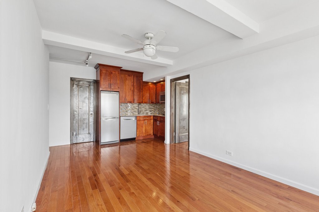 5 Tudor City Place, Unit 838 photo 4