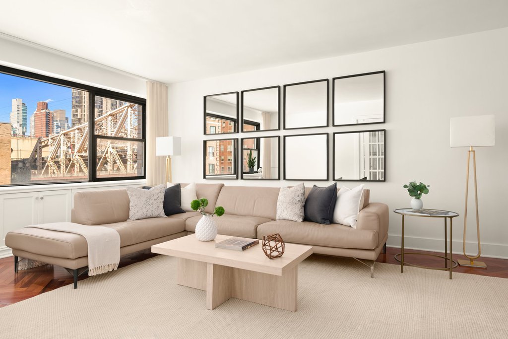 35 Sutton Place, Unit 9E photo 3