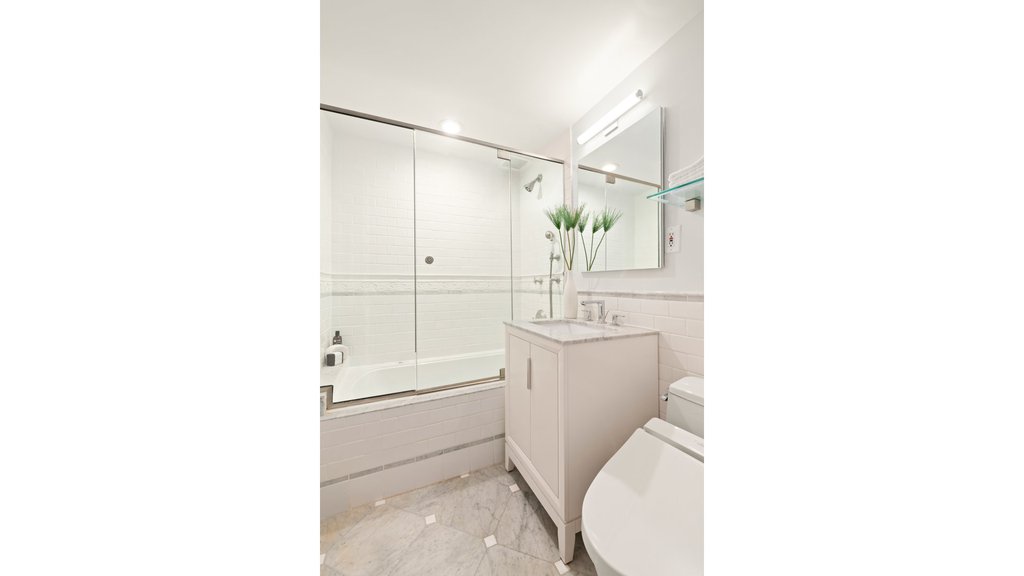 35 Sutton Place, Unit 9E photo 16