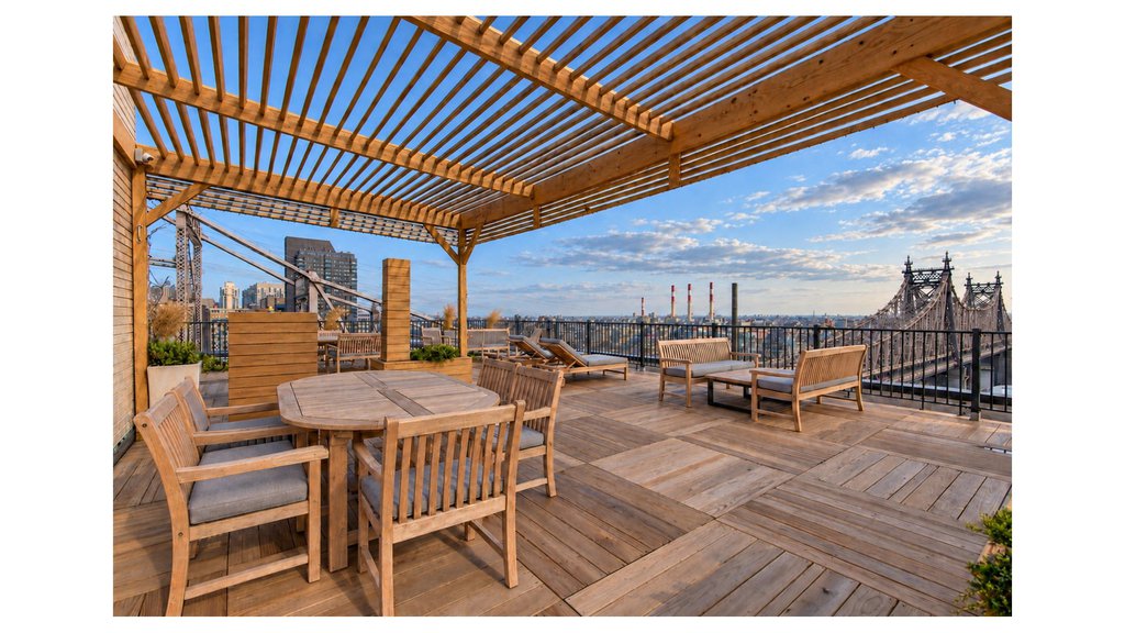 35 Sutton Place, Unit 9E photo 18