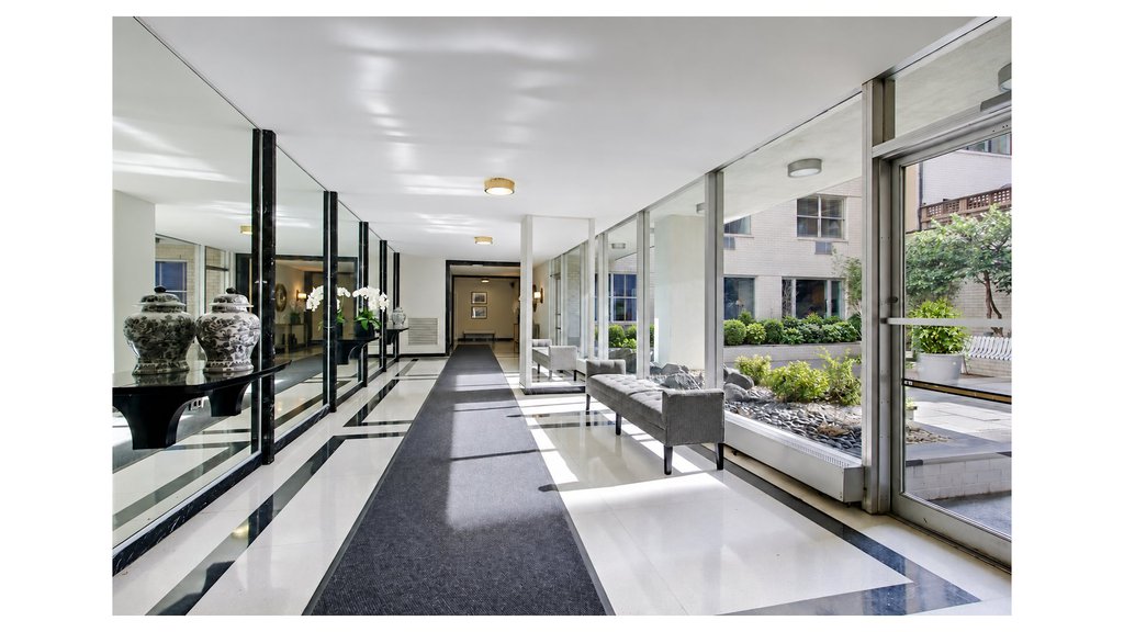 35 Sutton Place, Unit 9E photo 21