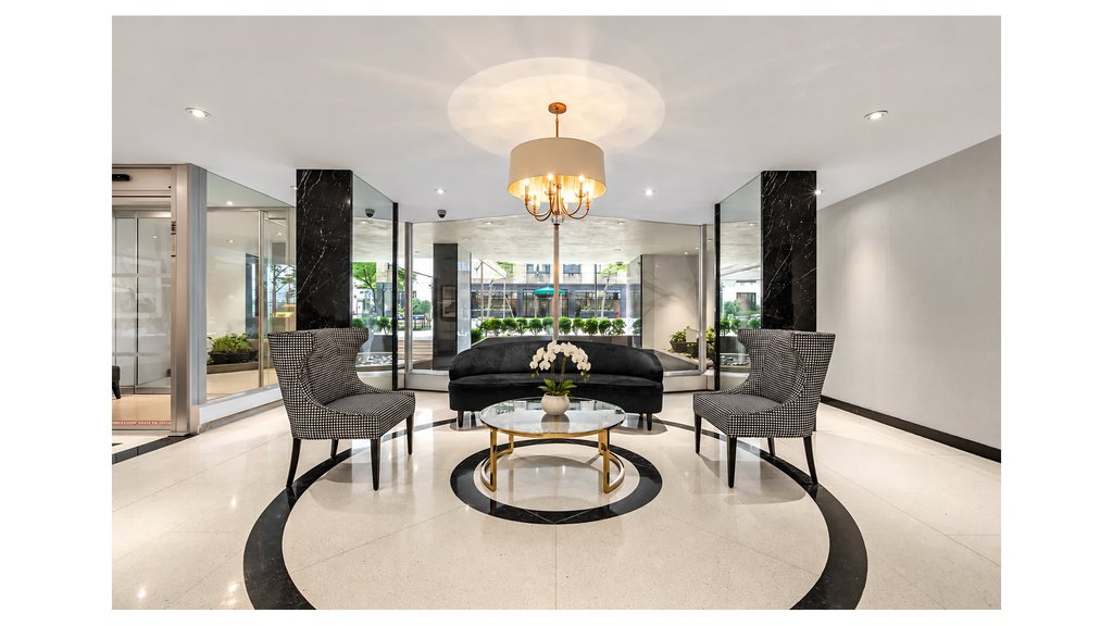 35 Sutton Place, Unit 9E photo 22