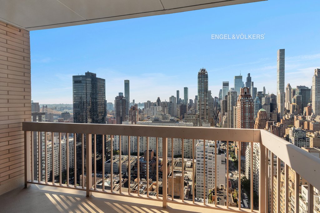 200 East 69th Street, Unit 34C photo 5
