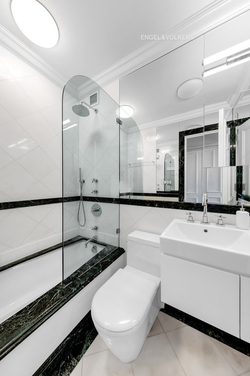 200 East 69th Street, Unit 34C photo 16