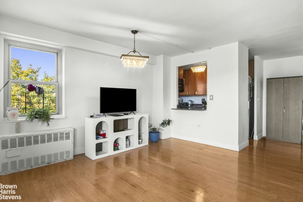 12421 Flatlands Avenue, Unit 7H photo 6