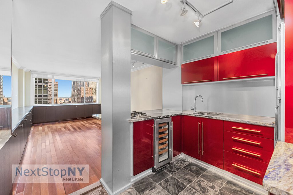 245 East 54th Street, Unit 24J