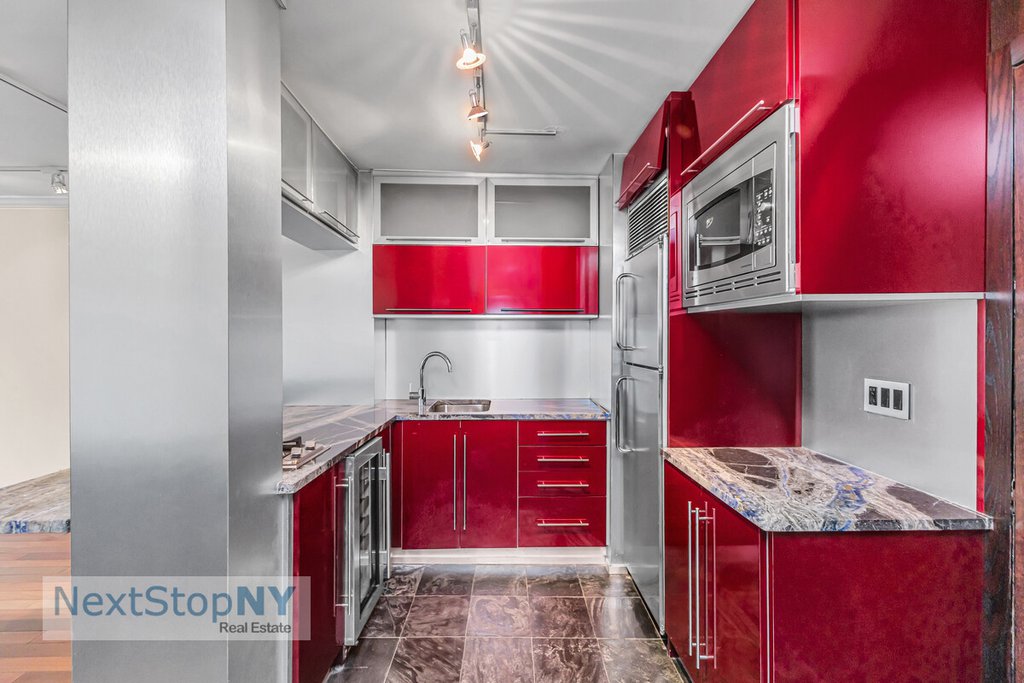 245 East 54th Street, Unit 24J photo 2