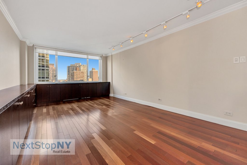 245 East 54th Street, Unit 24J photo 4