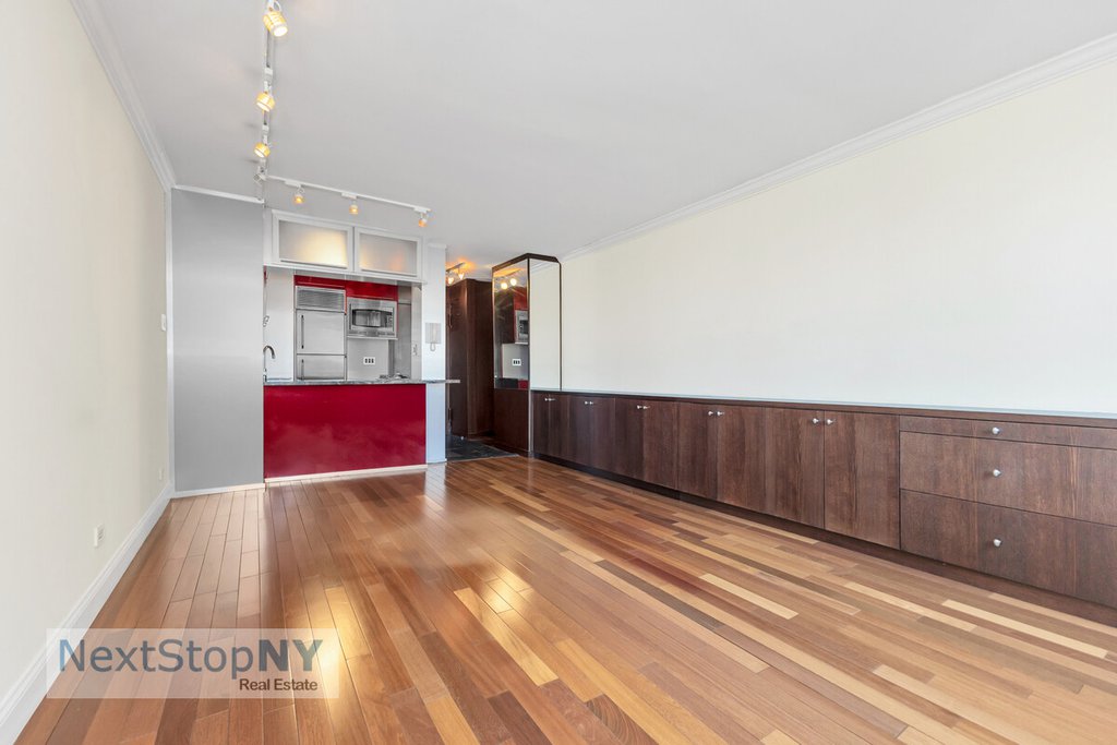 245 East 54th Street, Unit 24J photo 6
