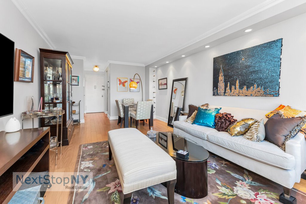 245 East 54th Street, Unit 29L photo 2