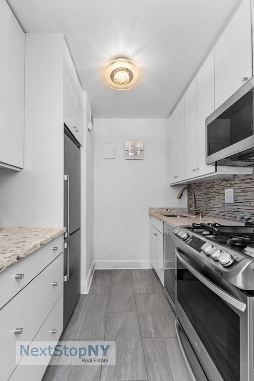 245 East 54th Street, Unit 29L photo 3