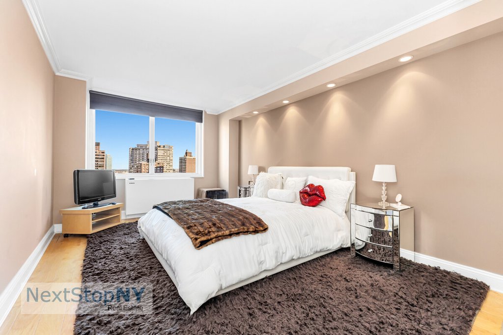 245 East 54th Street, Unit 29L photo 4