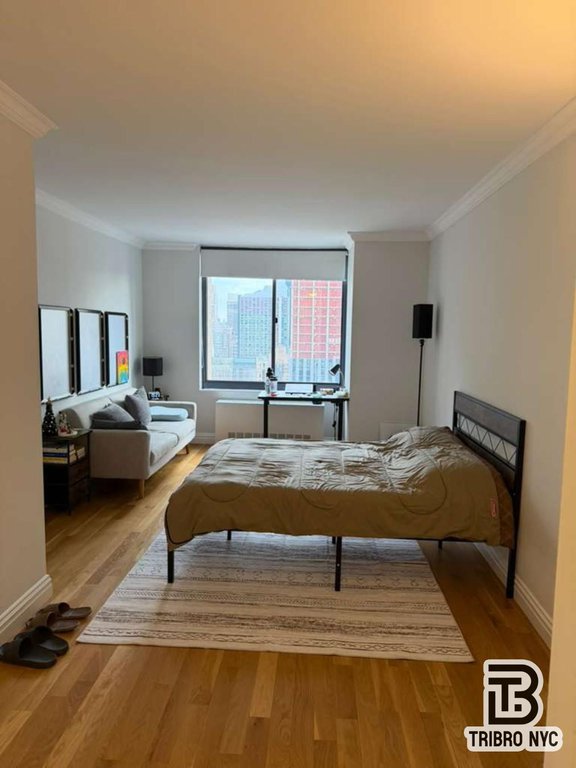 235 West 48th Street, Unit 3H