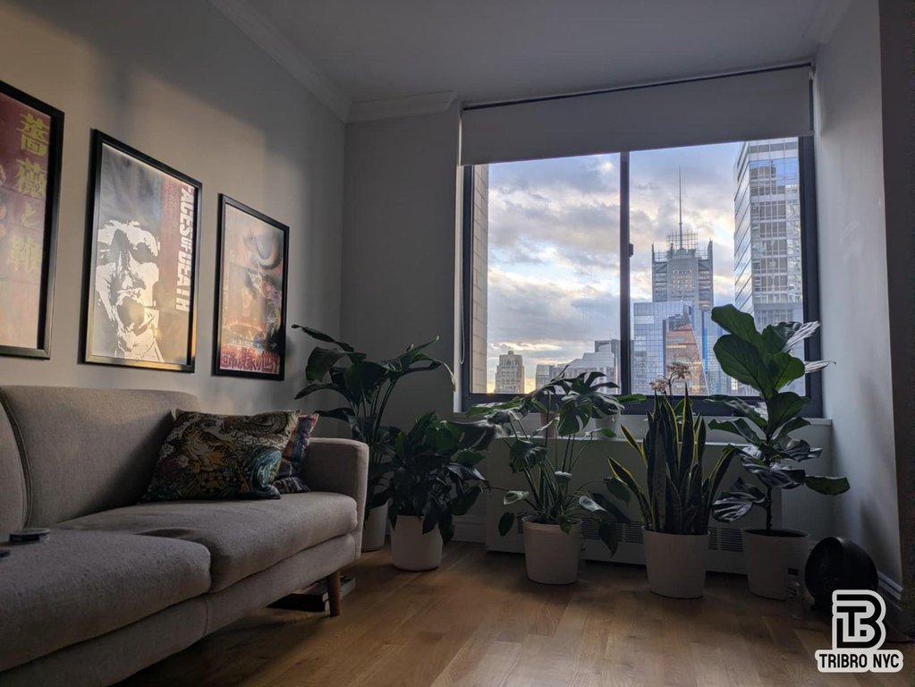 235 West 48th Street, Unit 3H photo 2