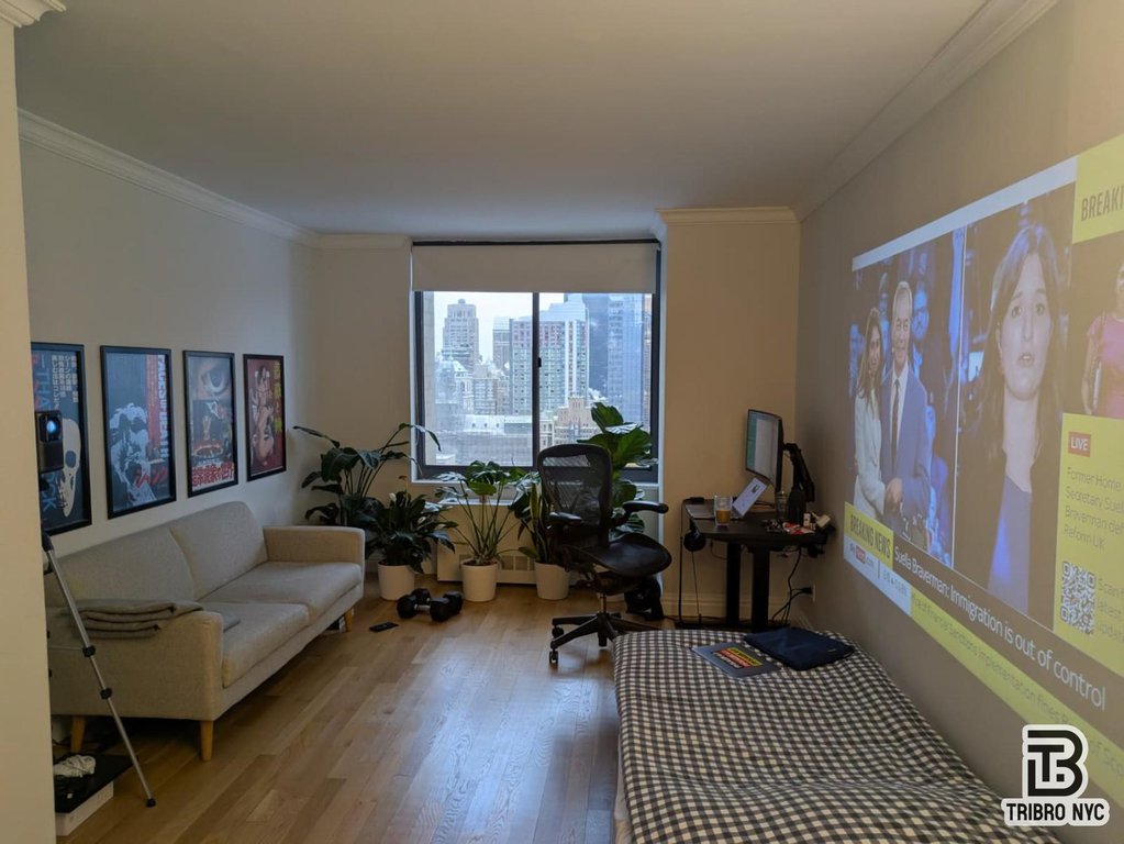 235 West 48th Street, Unit 3H photo 3