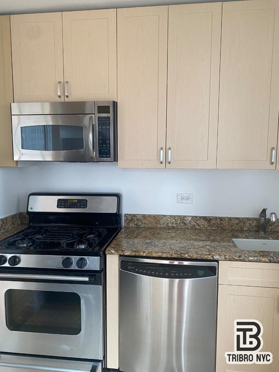 235 West 48th Street, Unit 3H photo 7