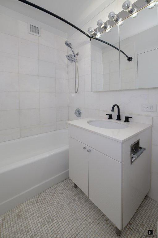 99 John Street, Unit 1007 photo 6