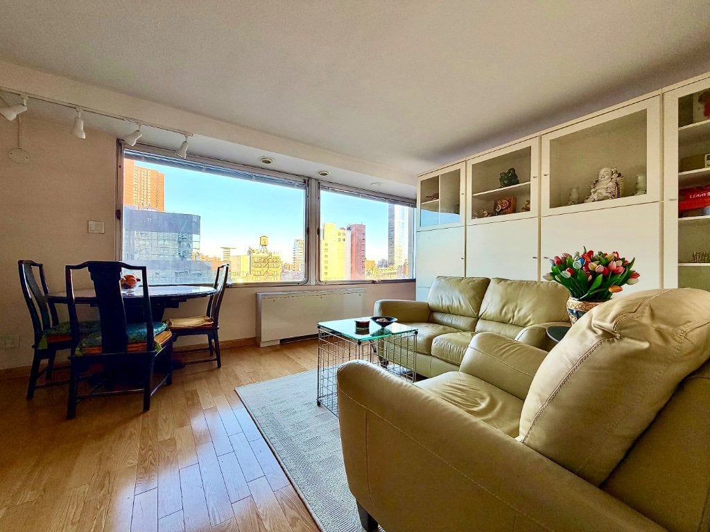 180 Park Row, Unit 13E photo 3