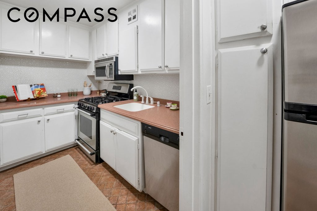115 East 9th Street, Unit 3H photo 6
