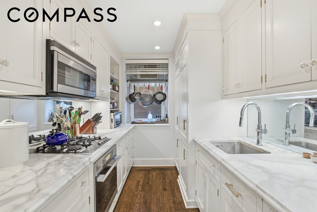 60 Gramercy Park North, Unit 8D photo 5