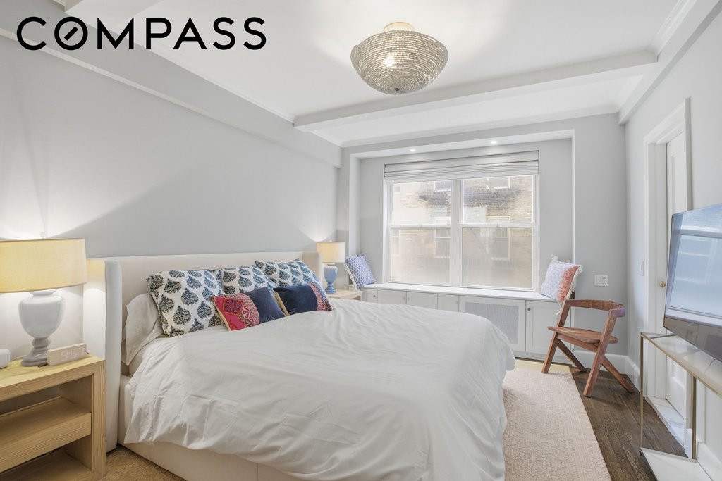 60 Gramercy Park North, Unit 8D photo 6